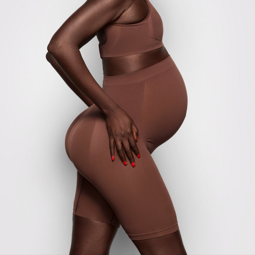 MATERNITY SCULPTING SHORT MID THIGH